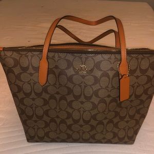New Coach Zip Tote Khaki Sedona